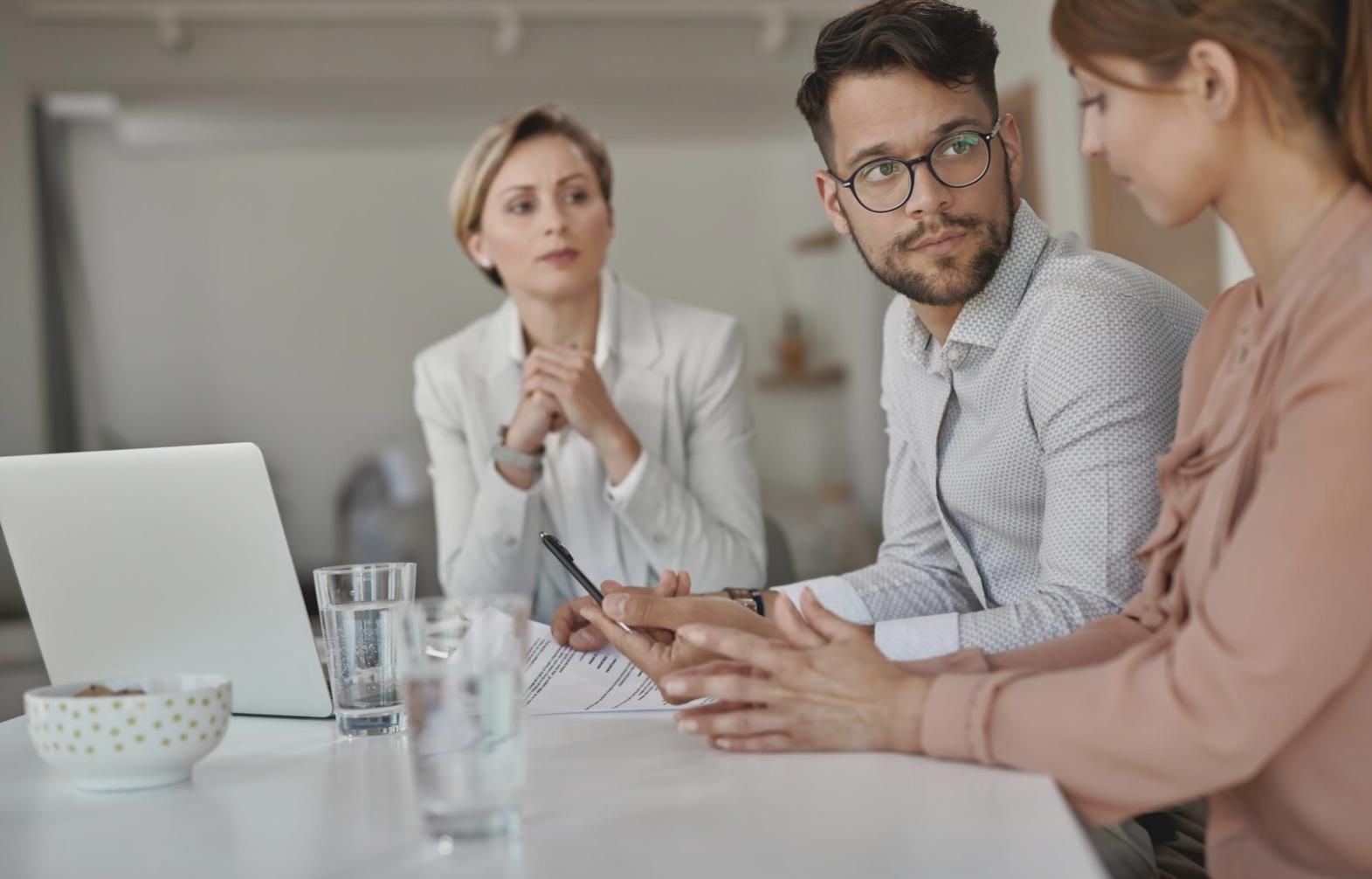 Entspannte Arbeitsatmosphäre im jaxyellpynolleon Team